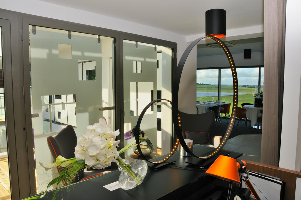 Hotel-Restaurant L'Aquarelle Breuillet  Екстериор снимка